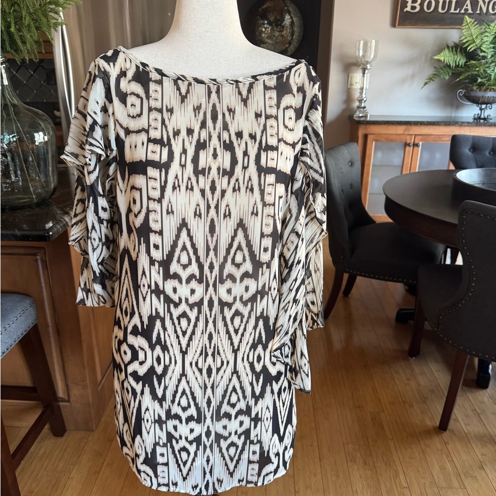 Black and White Patterned Tunic Top